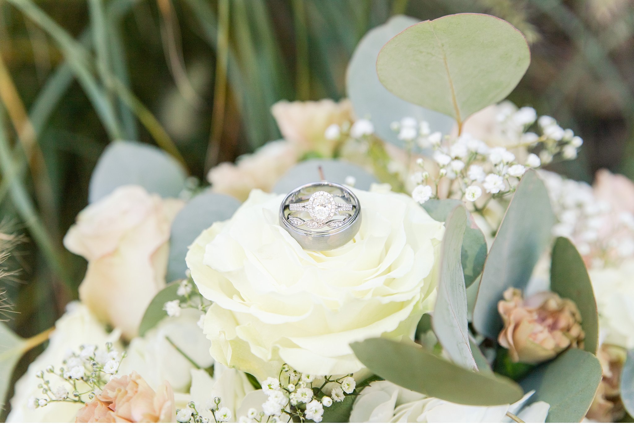 bride's rings and bouquet