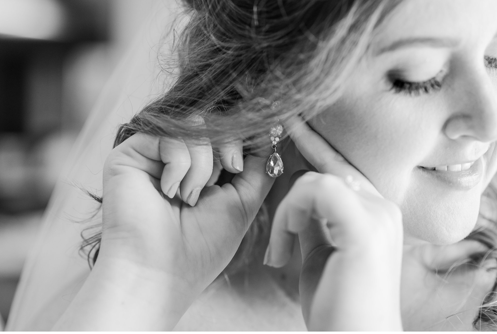 bride putting in her earrings